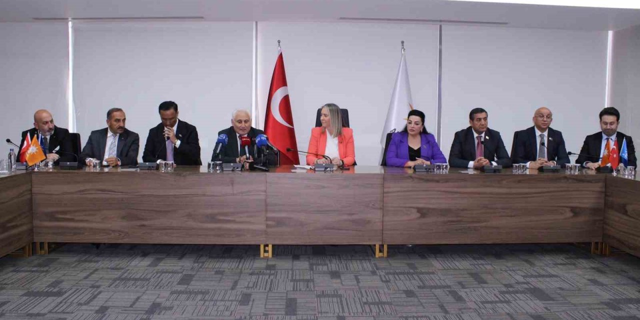 Azerbaycan heyetinden AK Parti’ye seçim öncesi başarı dileği