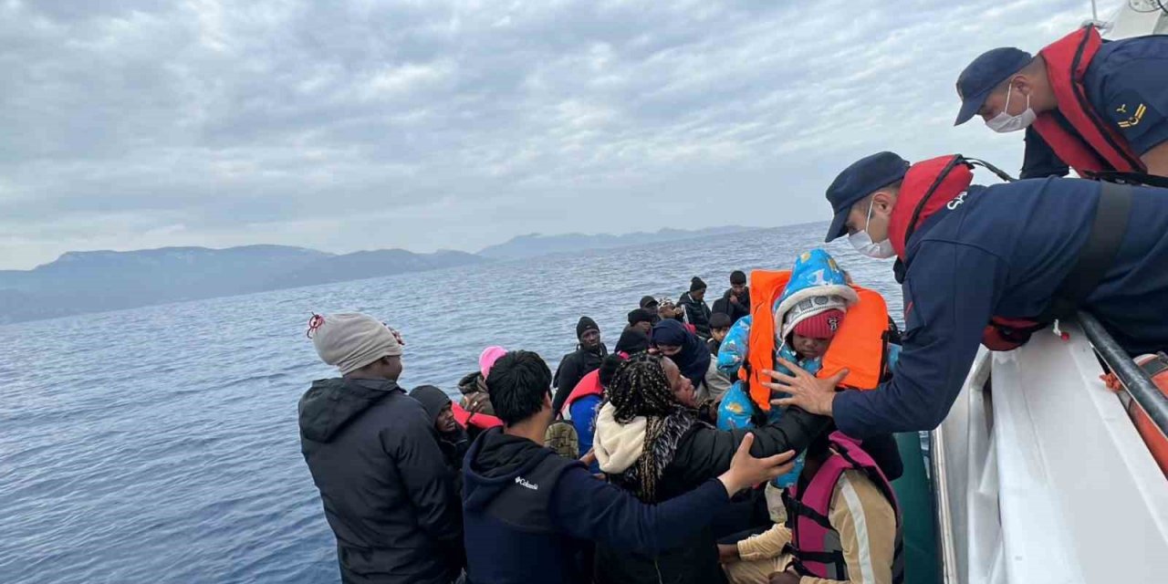 Bodrum’da 30 düzensiz göçmen kurtarıldı