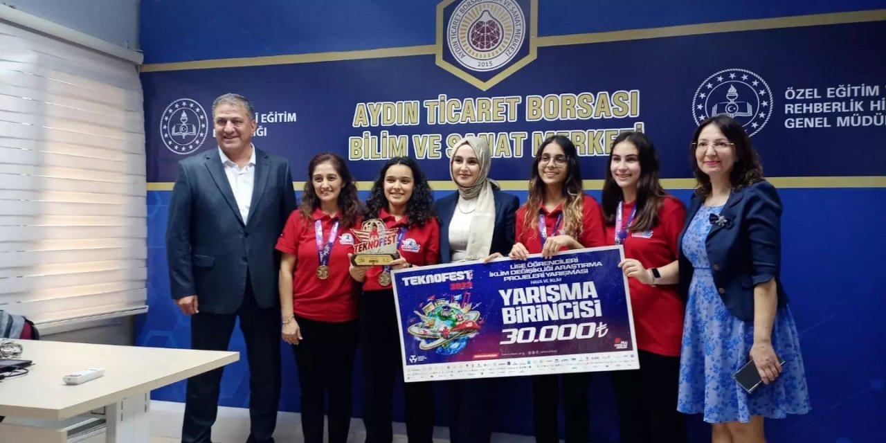 Efeler Kaymakamı Arıkan, Teknofest birincisi öğrencilerle bir araya geldi