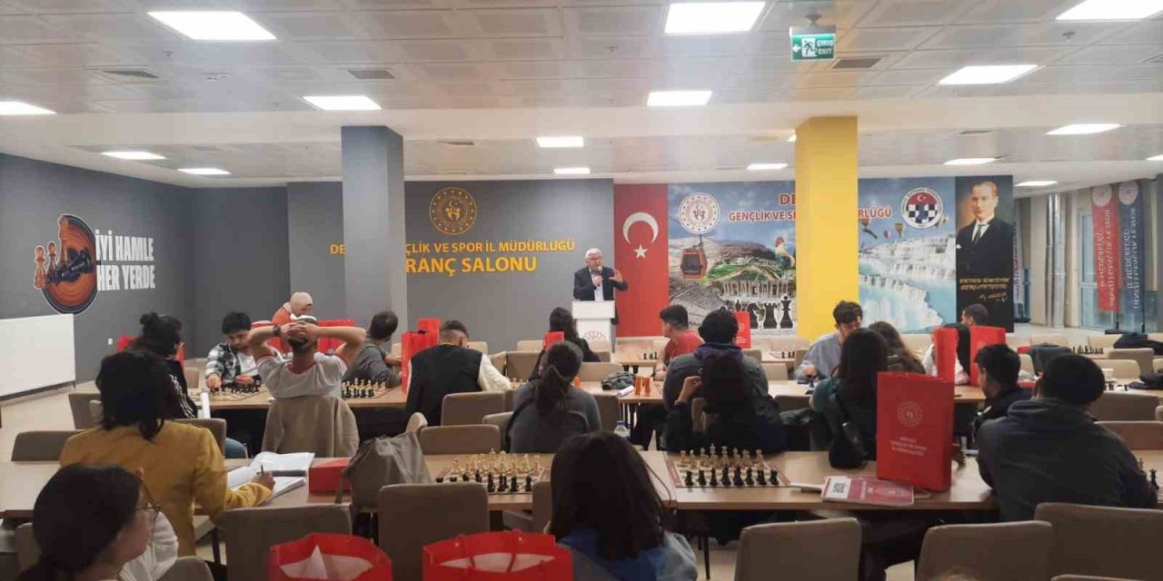 Usta satranççılar hamlelerini şampiyonluk için yapıyor