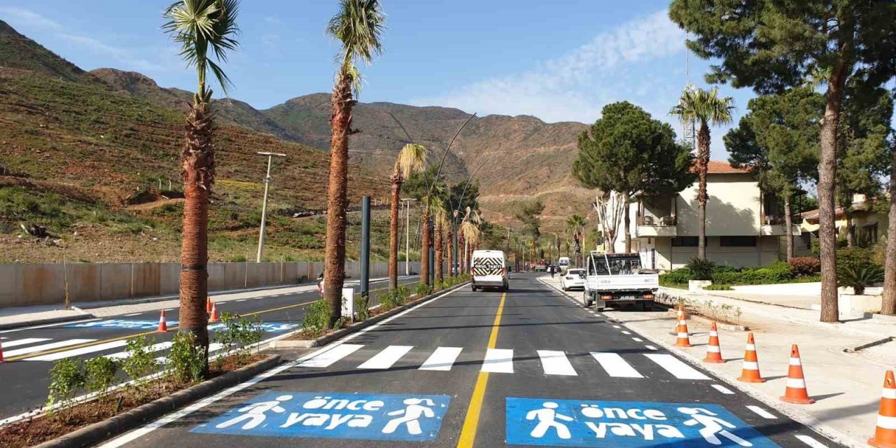 Büyükşehir ekiplerinden yollarda 8 bin 453 kilometre çizgi çalışması