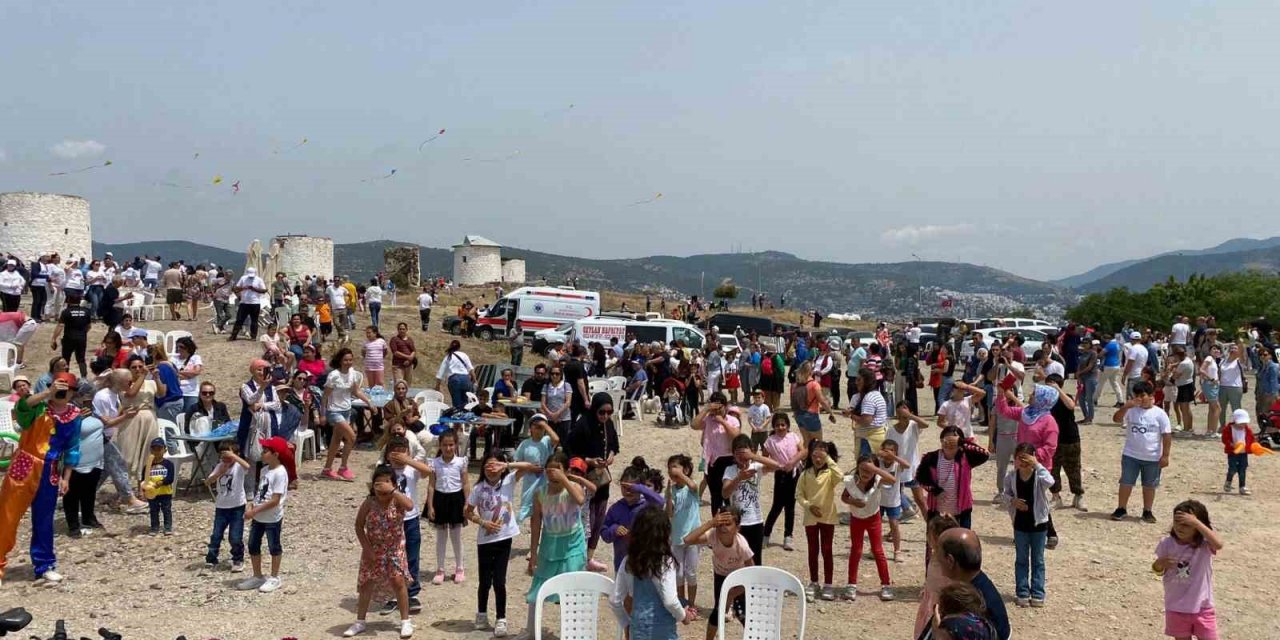 Uçurtmalar depremzedeler için uçuruldu