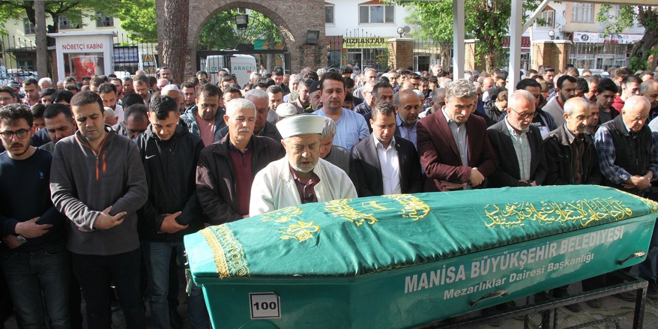 Yüzme havuzunda boğulan genç son yolculuğuna uğurlandı