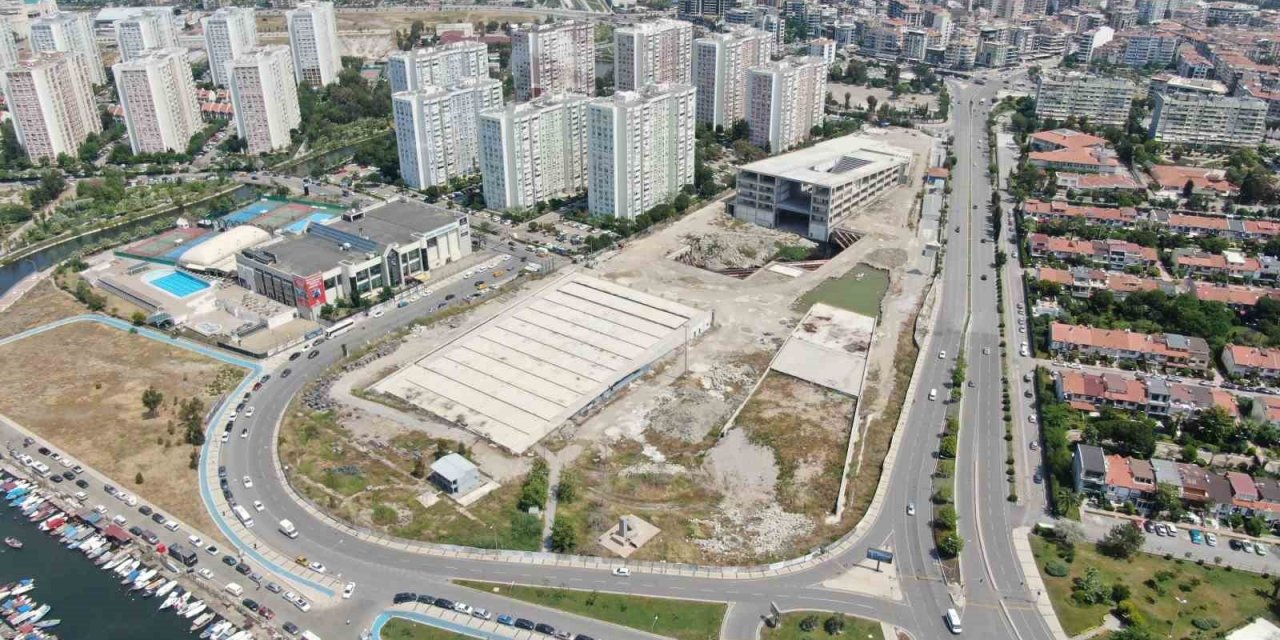 İzmir Büyükşehirin ödüllü projesi ’Opera İzmir’ 5 yıldır bitirilemedi