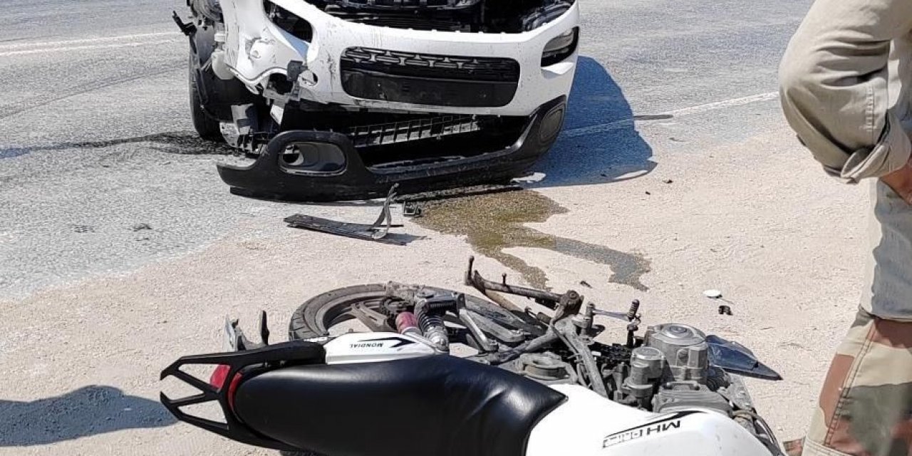Otomobil ile motosiklet kafa kafaya çarpıştı: 1 ağır yaralı