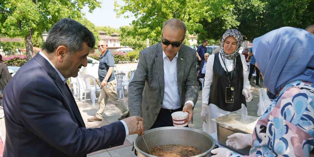 Başkan Uzundemir Müftülük hayır panayırına katıldı