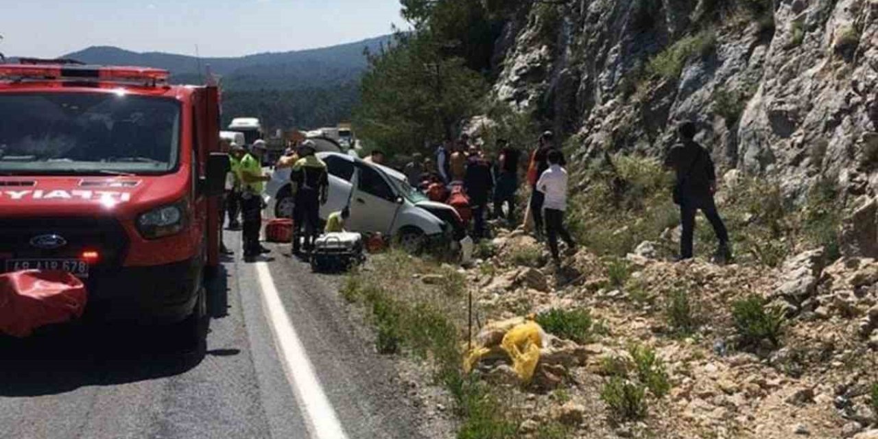 Denizli yolunda kaza: 1’i ağır 2 yaralı