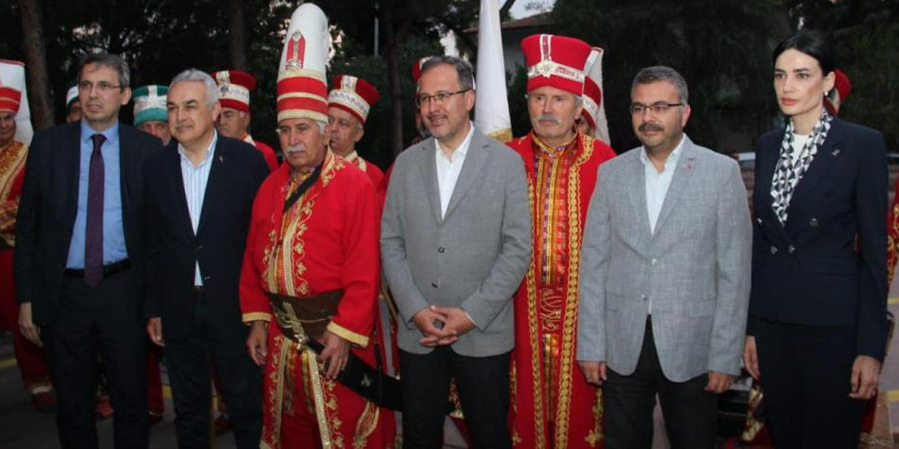 Bakan Kasapoğlu Aydın’da mehteran takımı ile karşıladı