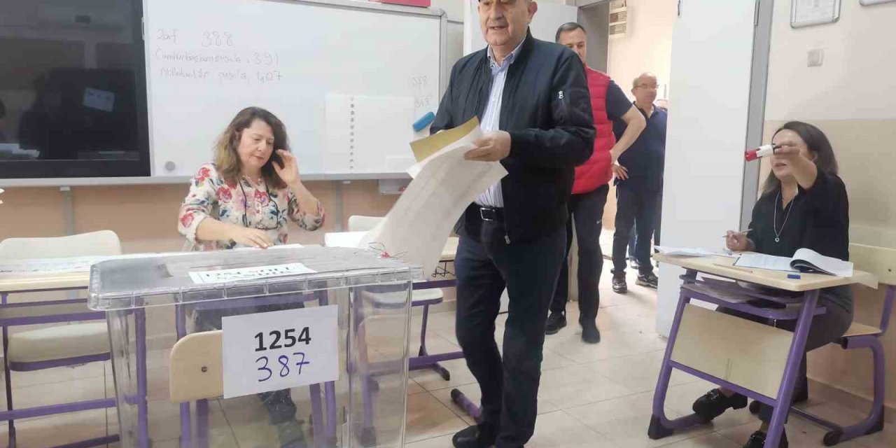 İzmir’de seçim günü 15 bin 749 personel görevde