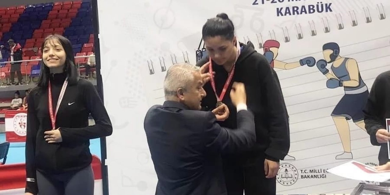 Aydınlı sporcular madalyalara doymuyor