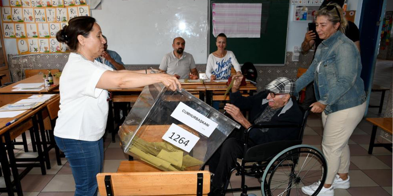 95 yaşındaki Sabri dede oy kullandı