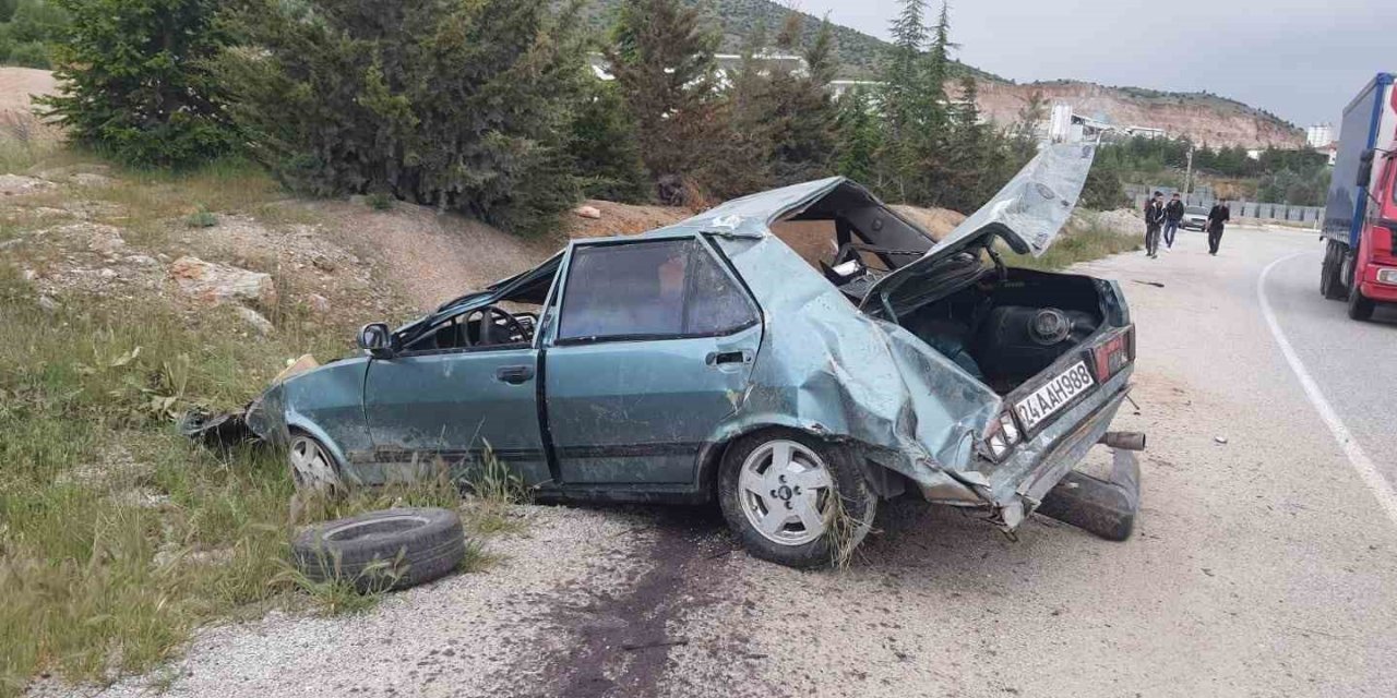 Takla atan otomobil metal yığınına döndü: 2 yaralı