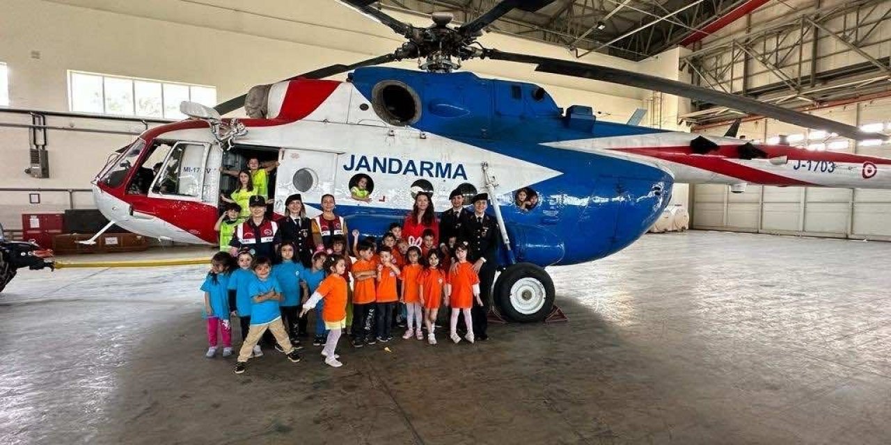 Aydın İl Jandarma Komutanlığı minik misafirlerini ağırladı