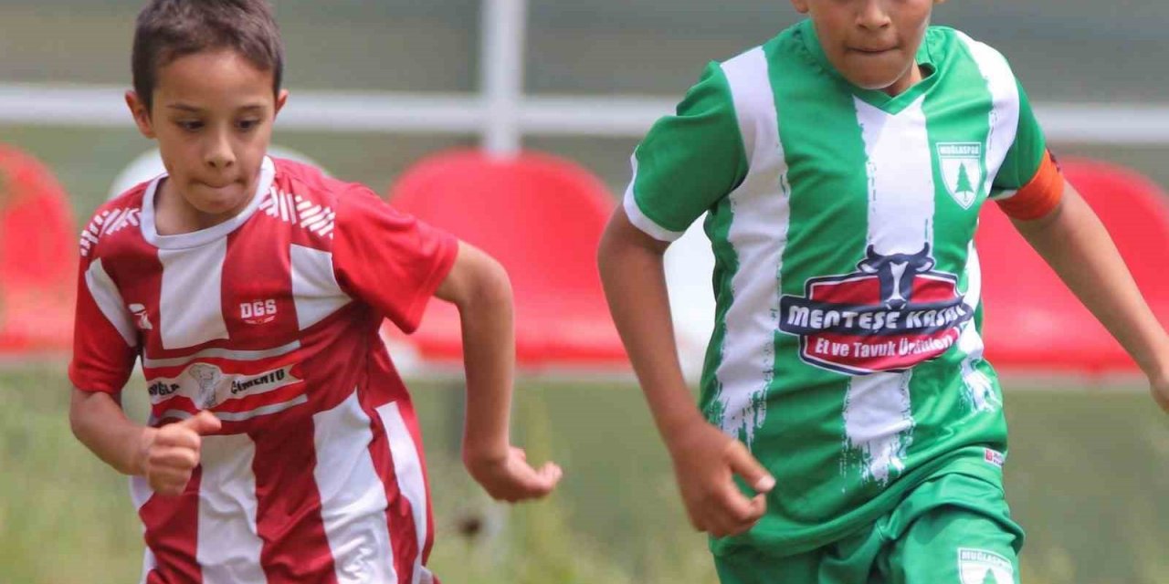 Muğlaspor U-11 takımı şampiyon oldu