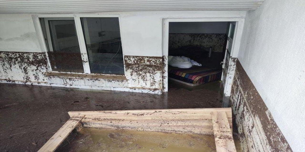 Denizli’de kuvvetli yağış dereleri taşırdı, yolları göle çevirdi
