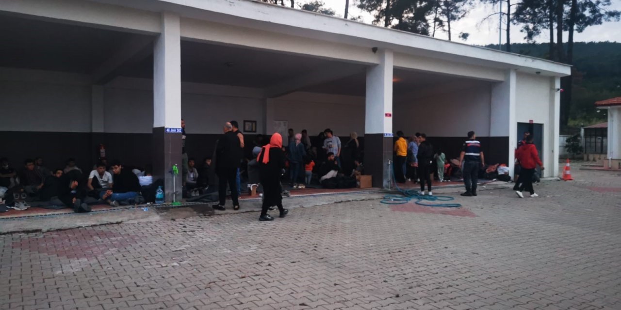 Marmaris’te Jandarma ekipleri 96 düzensiz göçmen yakaladı
