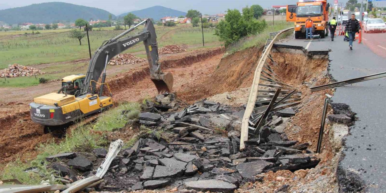 Çöken karayolunda çalışma başlatıldı