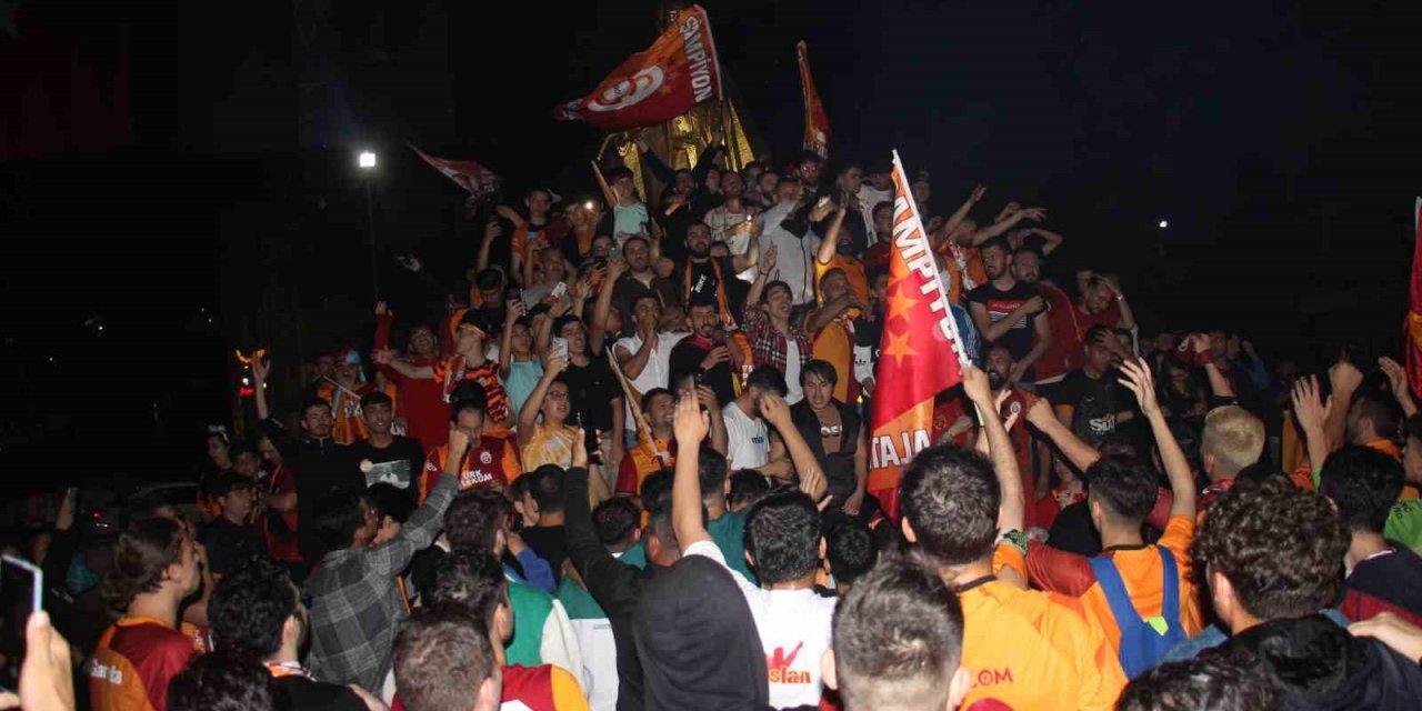 Aydın’da cadde ve sokaklar sarı-kırmızıya boyandı