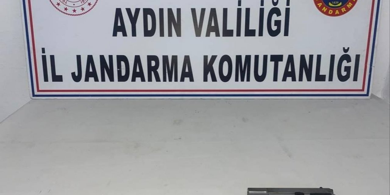 Jandarma şüphelendi, araçtan silah ve uyuşturucu çıktı