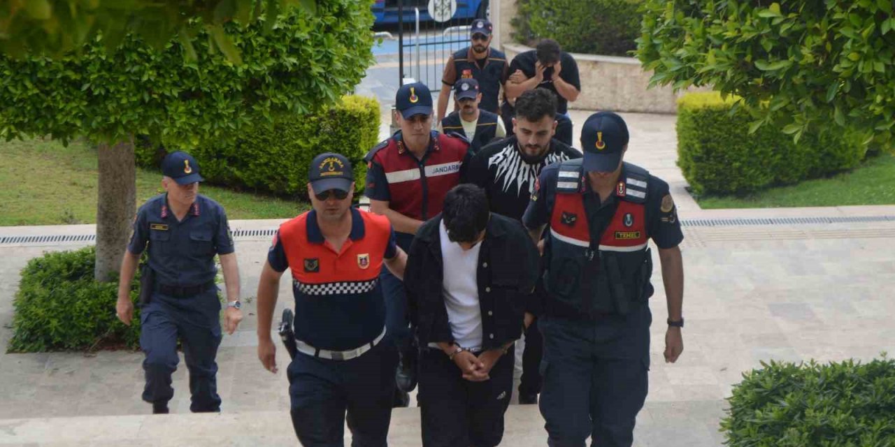 Göçmen kaçakçılarına ağır darbe: 8 tutuklu