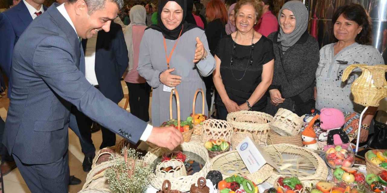 Öğrenmenin yaşı olmadığını kanıtlayan kursiyerler hünerlerini sergiledi