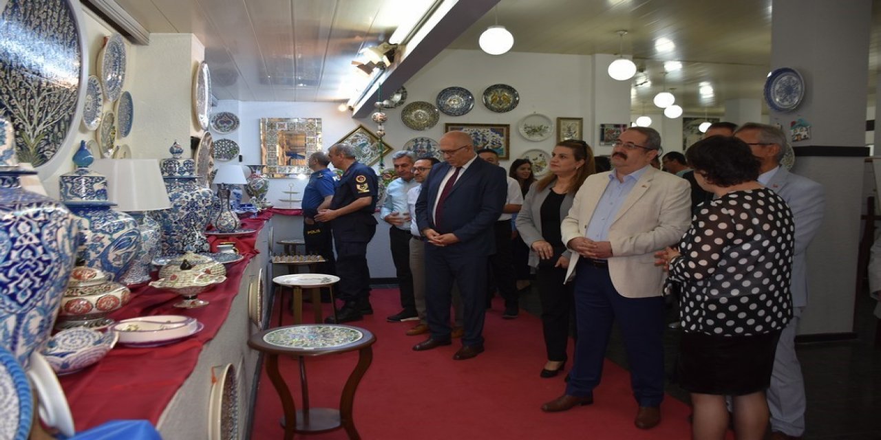 Salihli’de el emeği göz nuru eserler görücüye çıktı