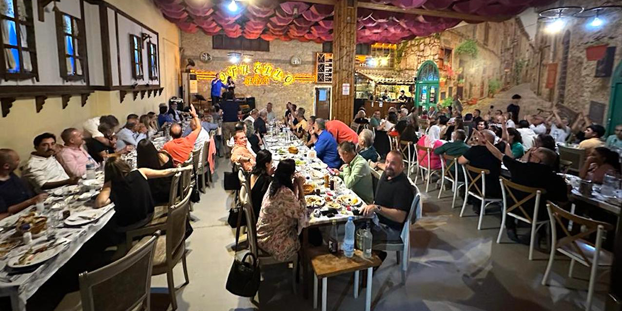 Turizmciler geleneksel Personel Gecesi’nde coştular