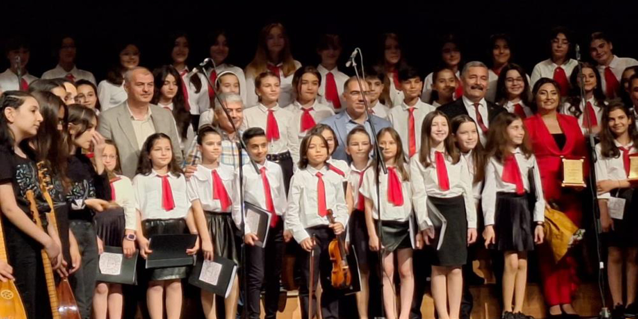 Seslendirdikleri Türk Halk Müziği eserleri ile kulakların pasını sildiler