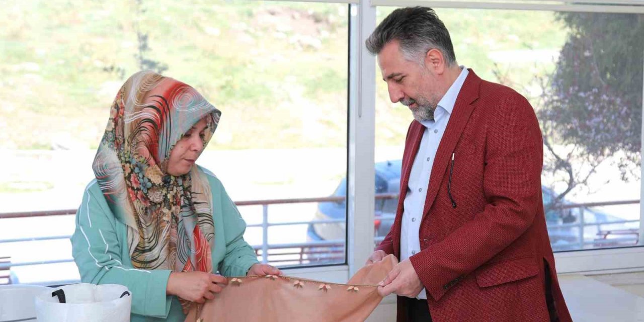 Bayraklılı kadınlardan el emeği sergisi