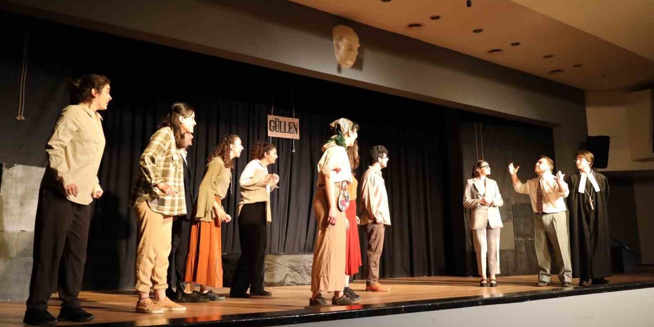 Perde ‘depremzede çocuklar’ için açıldı