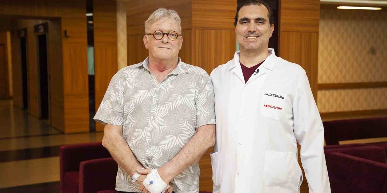 Hollandalı psikoloğa hem stent hem kalp pili takıldı
