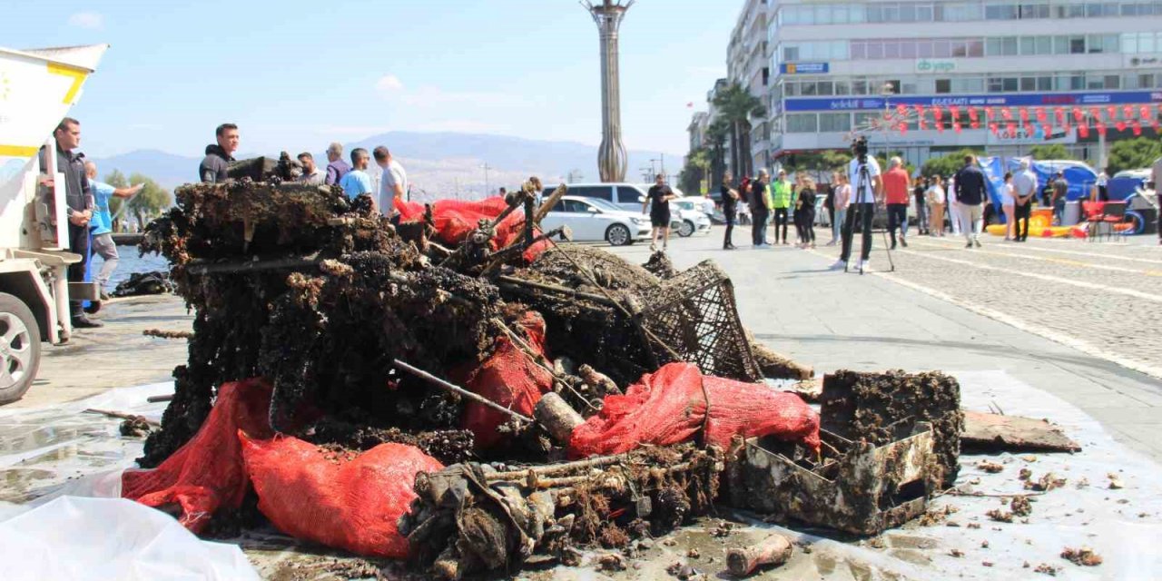 Dünya Çevre Günü İzmir’de deniz temizliği etkinliğiyle kutlandı