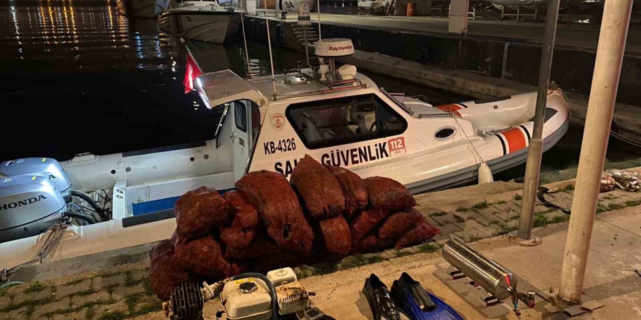 İzmir’de kaçak avlanan 500 kilogram midye ele geçirildi