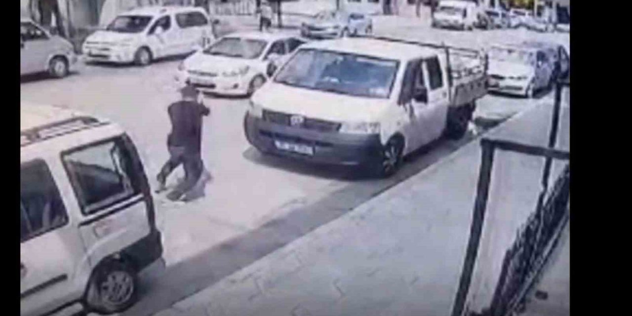 İzmir’de sokak ortasında silahlı pusu
