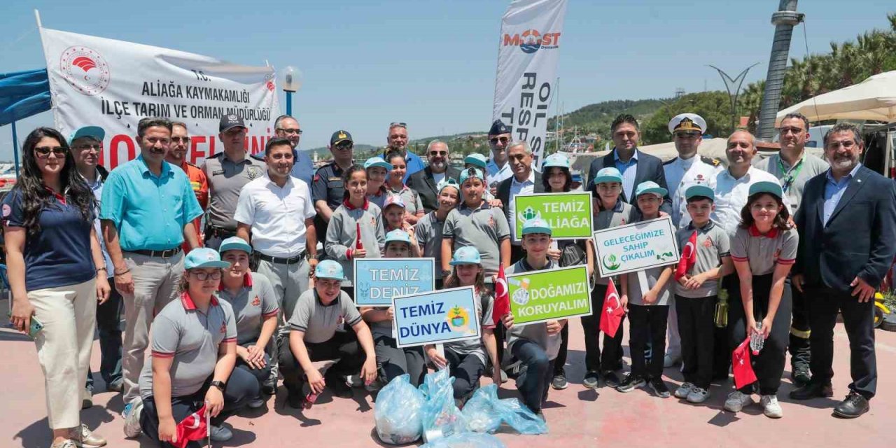 Aliağa sahilinde deniz temizliği yapıldı