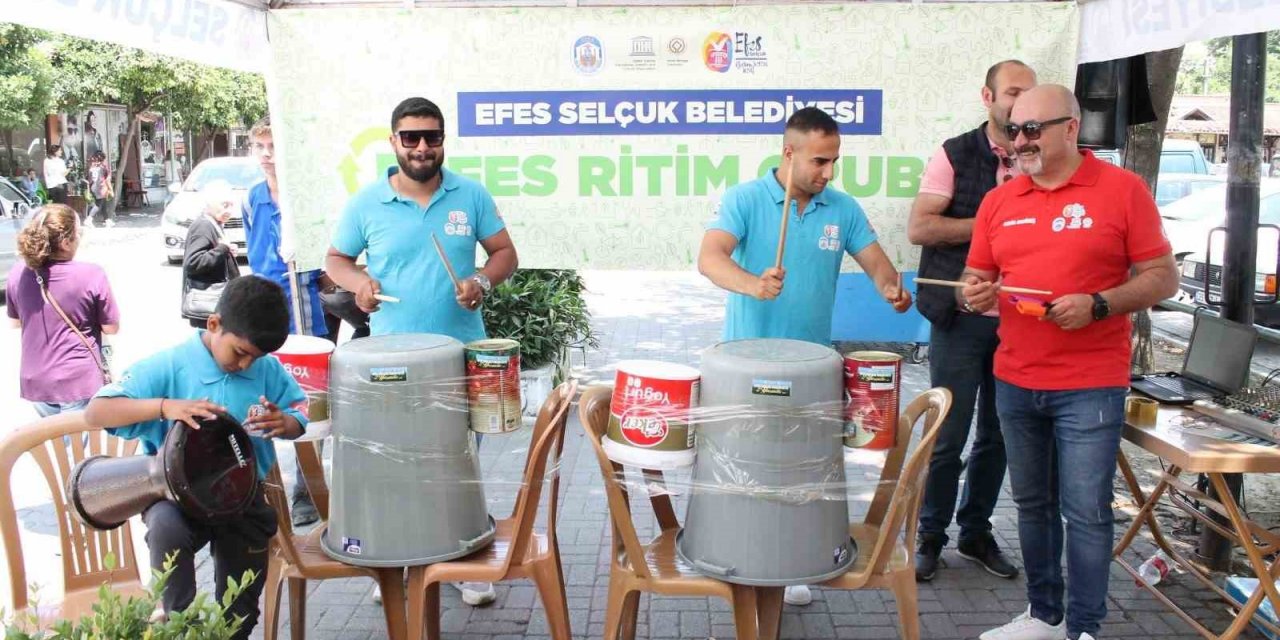 Selçuk’ta ’Atığını Getir, Hediyeni Götür’ etkinliği
