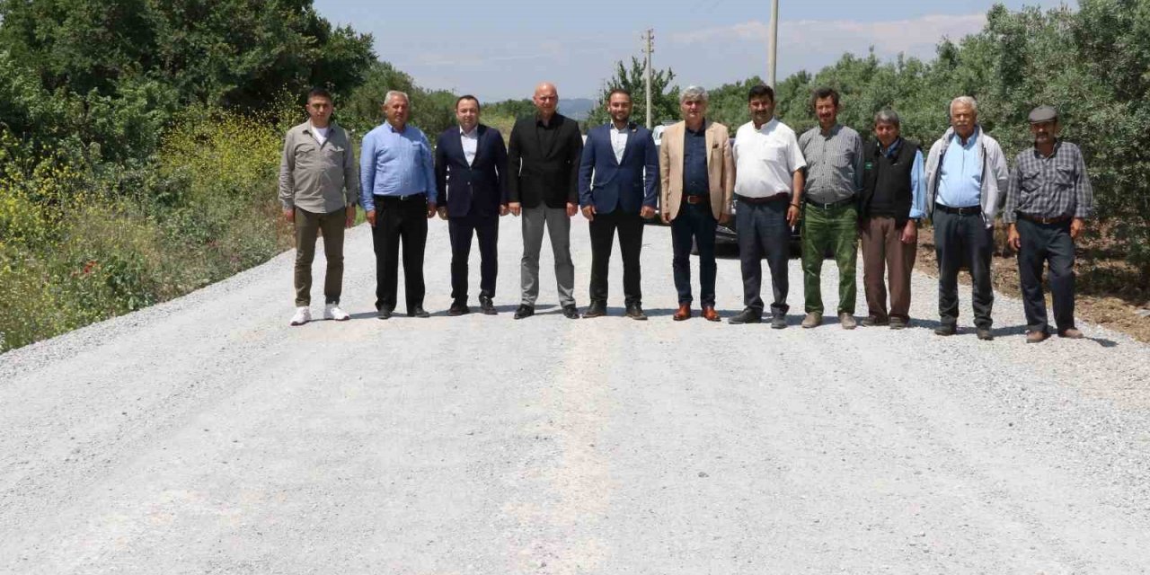 Akhisar’da yollar asfalta hazırlandı