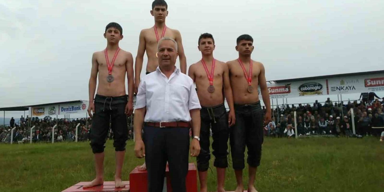 Yağlı güreşte Yunusemre fırtınası esti