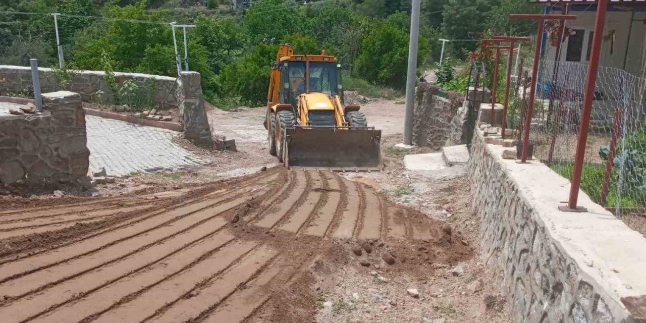 Nazilli Belediyesi Ketenova Mahallesi’nde yol çalışmalarına başladı
