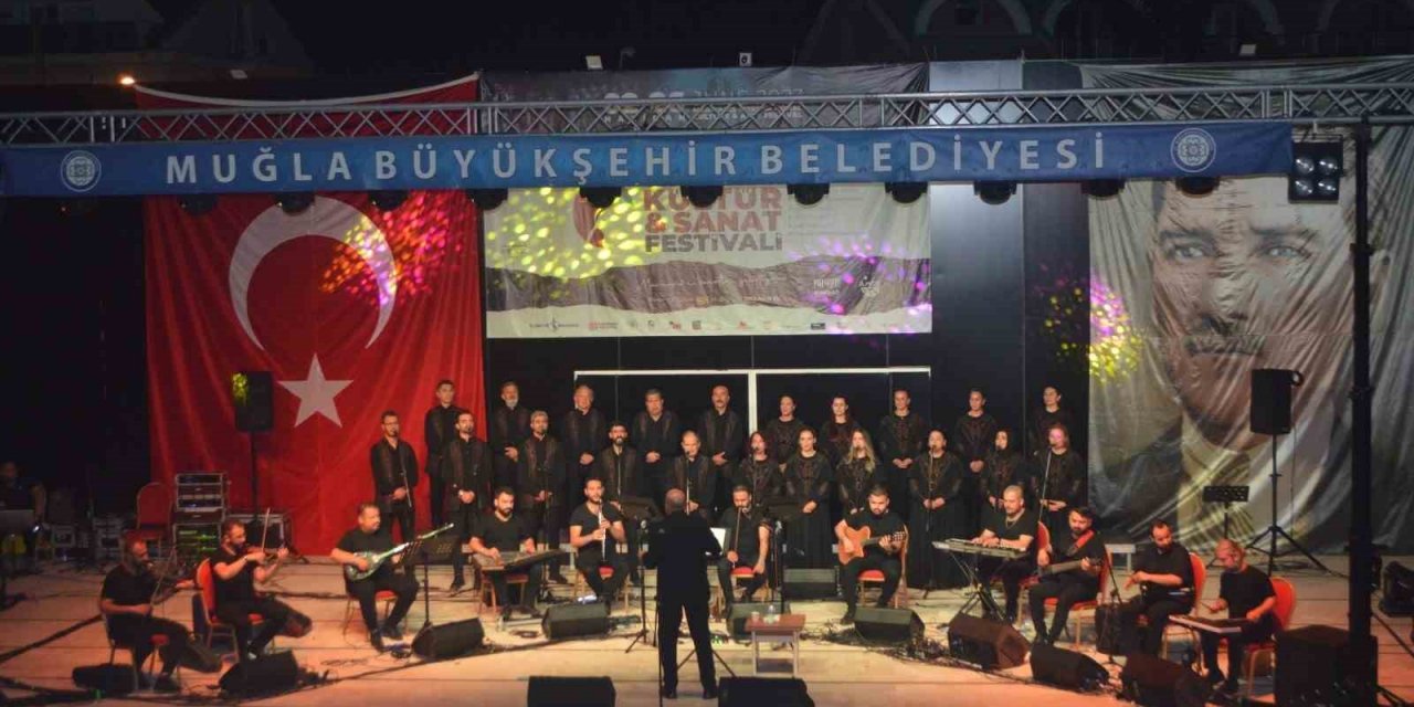 Antakya Medeniyetler Korosu onur konuğu olarak  Marmaris’te konser verdi