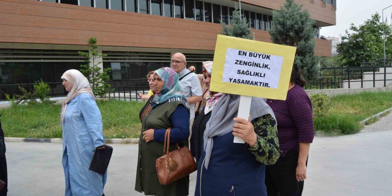 Obezite okulu ekibi ve danışanları sağlık için yürüdü