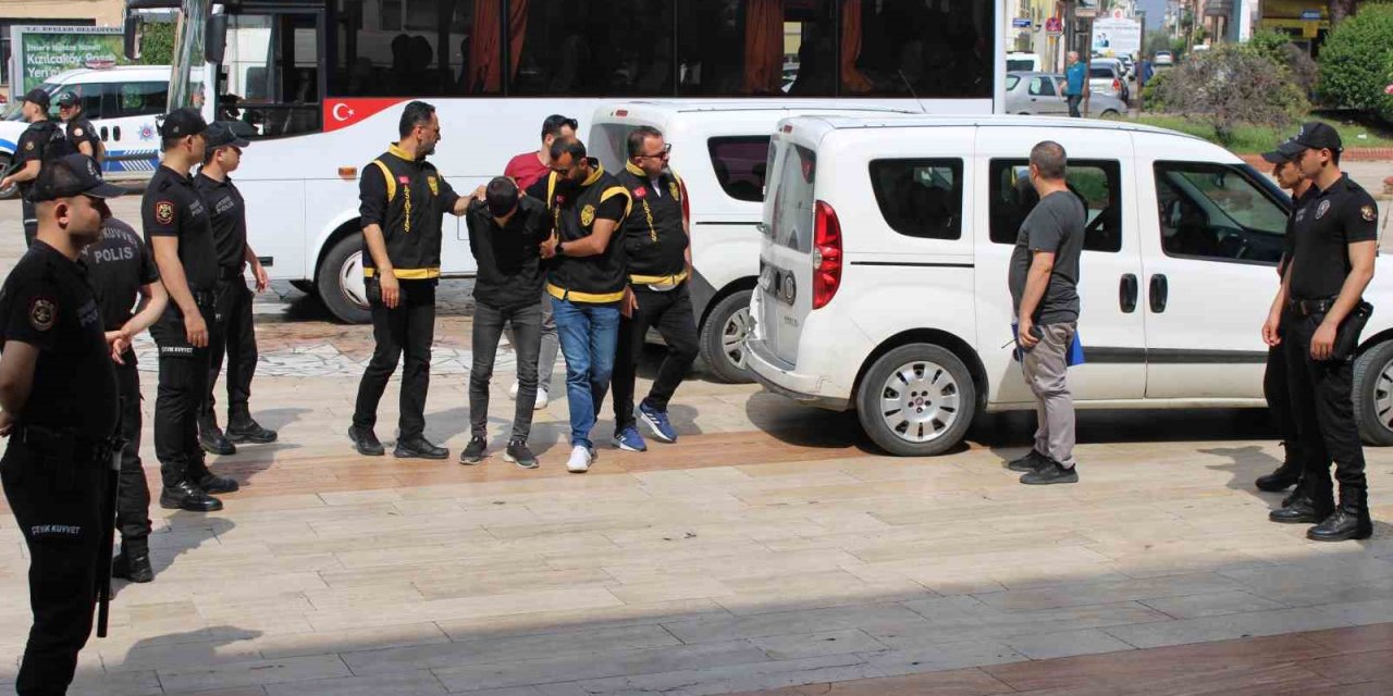Adliyede bıçaklama olayının şüphelileri tutuklandı