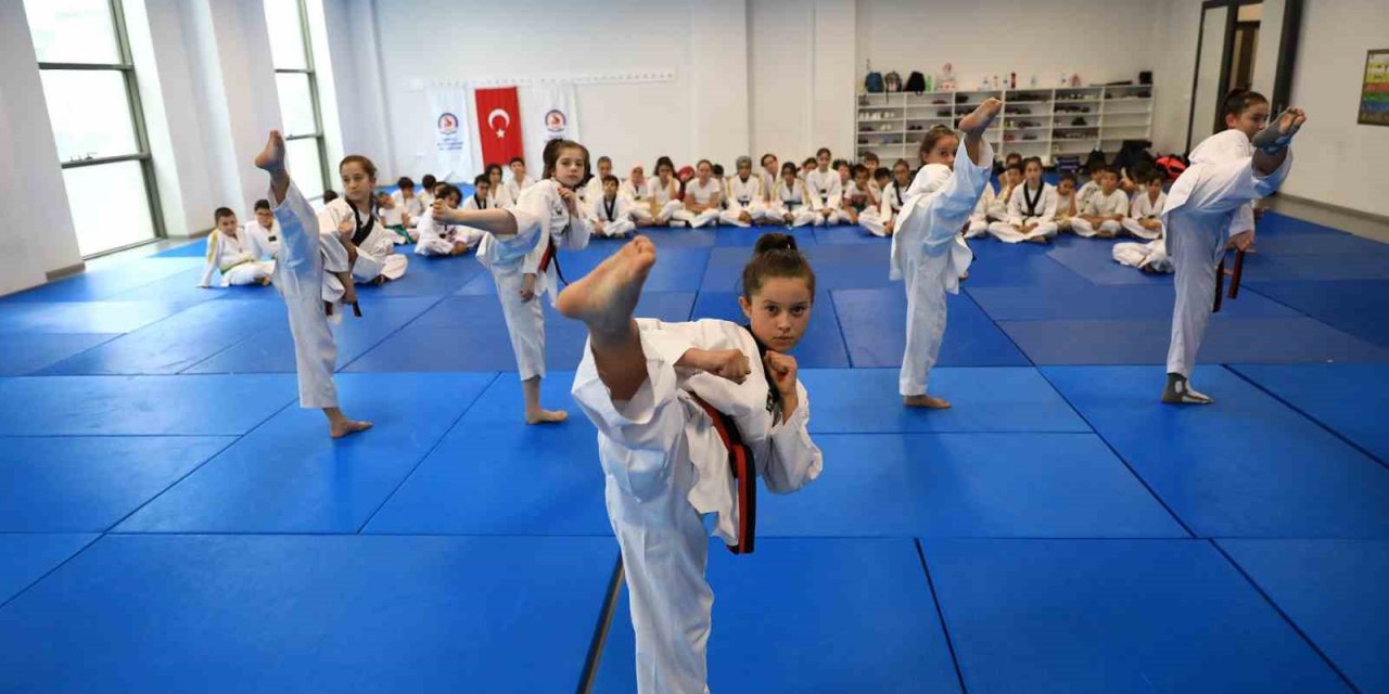 Denizli’de 23 ayrı branşta 25 bin kursiyere spor imkanı