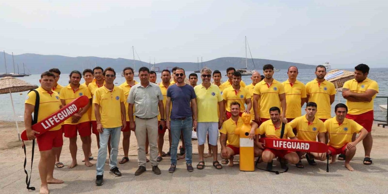 Belediye halk plajlarında görev alacak cankurtaranlar eğitim alıyor
