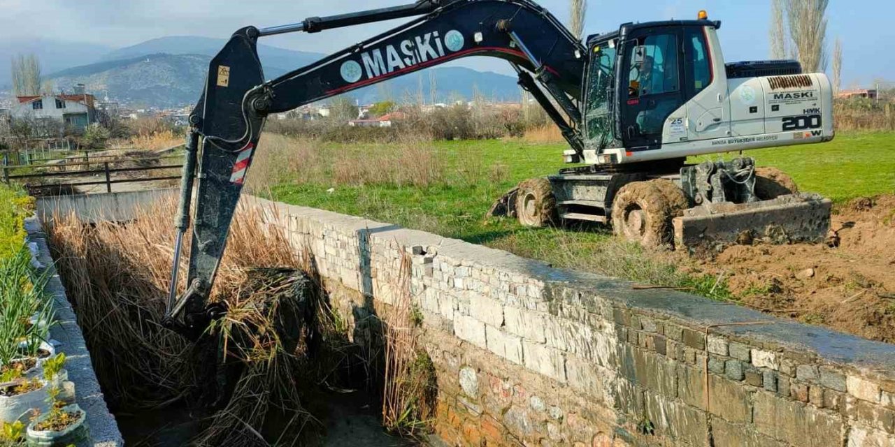 MASKİ, dere temizliklerine ara vermiyor
