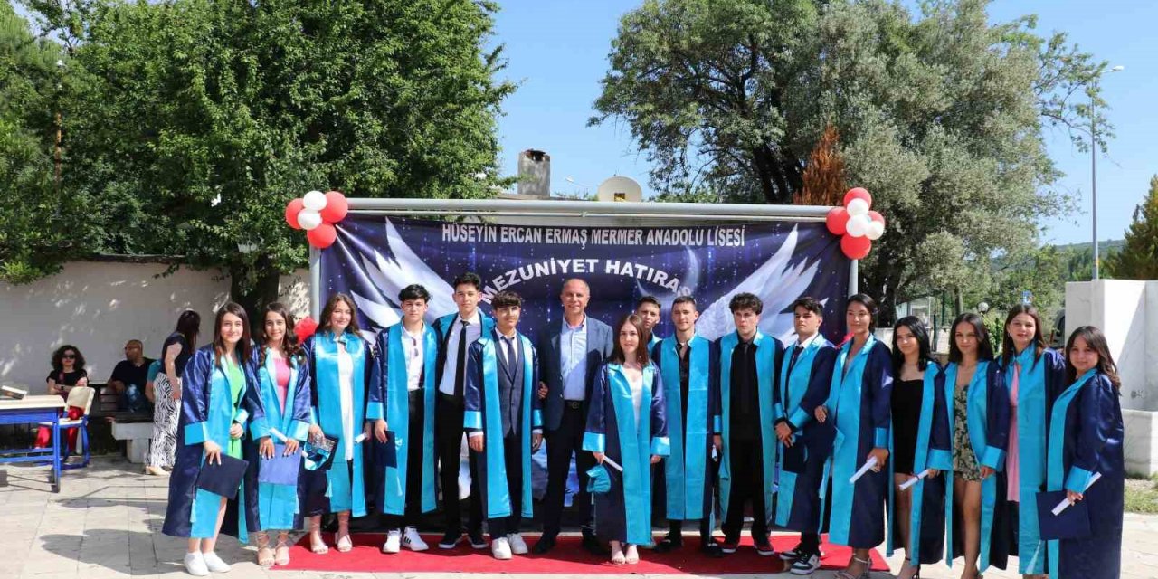 Ermaş Anadolu Lisesi’nde mezuniyet sevinci