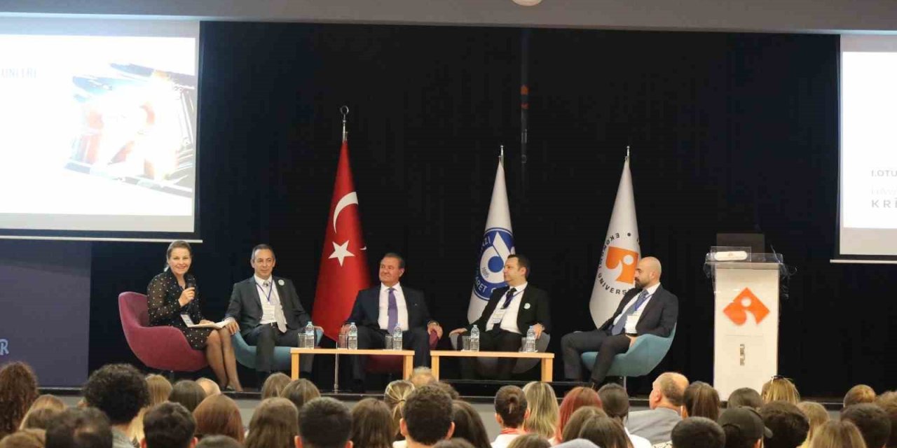 İzmir Ekonomi’de ‘turizm’ zirvesi