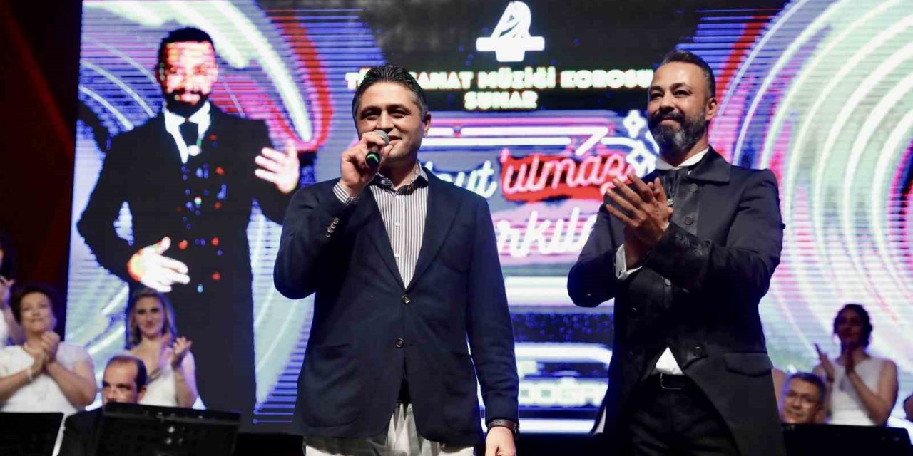 Aliağa Belediyesi Sanatevi TSM Korosu’ndan ‘Unutulmaz Şarkılar’