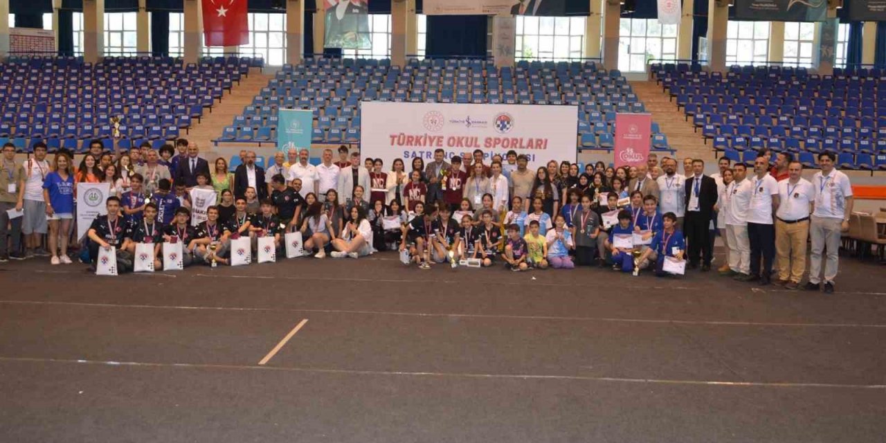 Satranç Türkiye Şampiyonası’nı kazanan sporcular madalyalarına kavuştu
