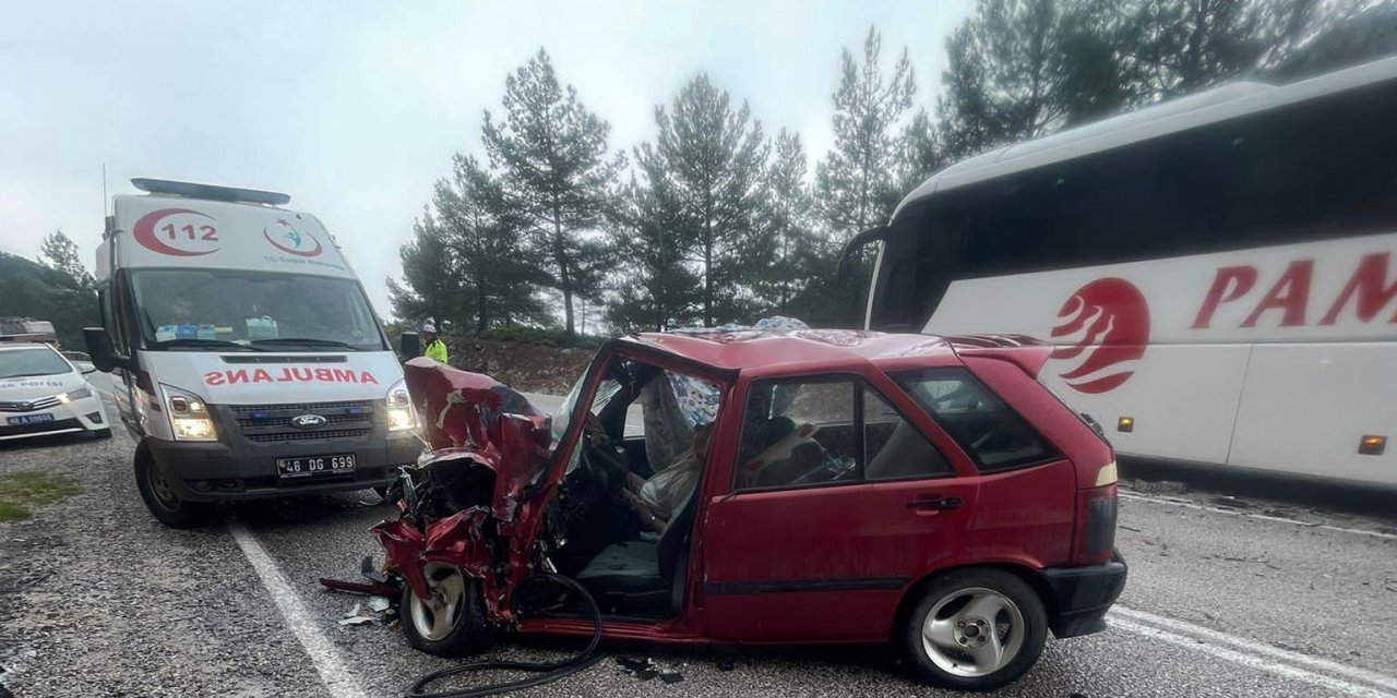 Muğla’da yolcu otobüsü ile otomobil çarpıştı: 2 ölü
